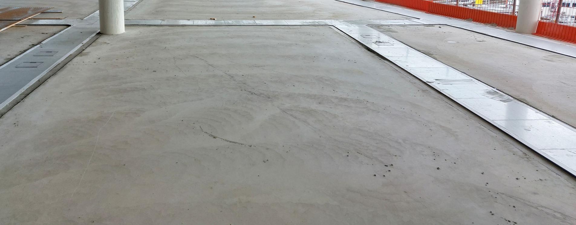Hoe plak je HPL vloergoten goed af voor verschillende vloeren? 