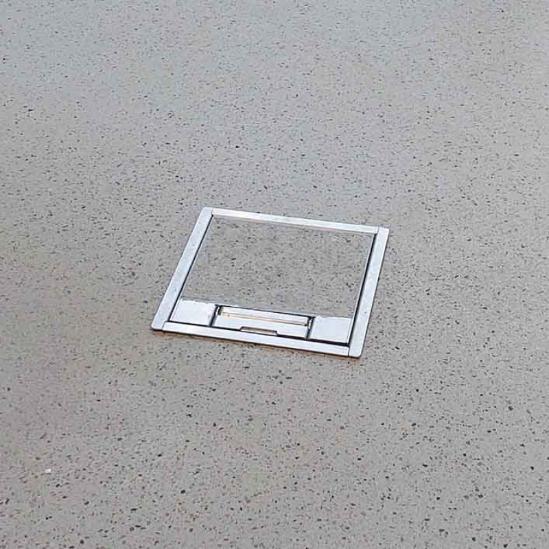Vloercontactdoos Powerbox in gietvloer voorzien van RVS S15 dekselset met rand